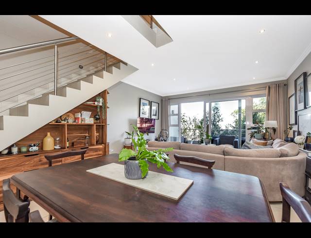 2 BEDROOM APARTMENT FOR SALE IN BRYANSTON
